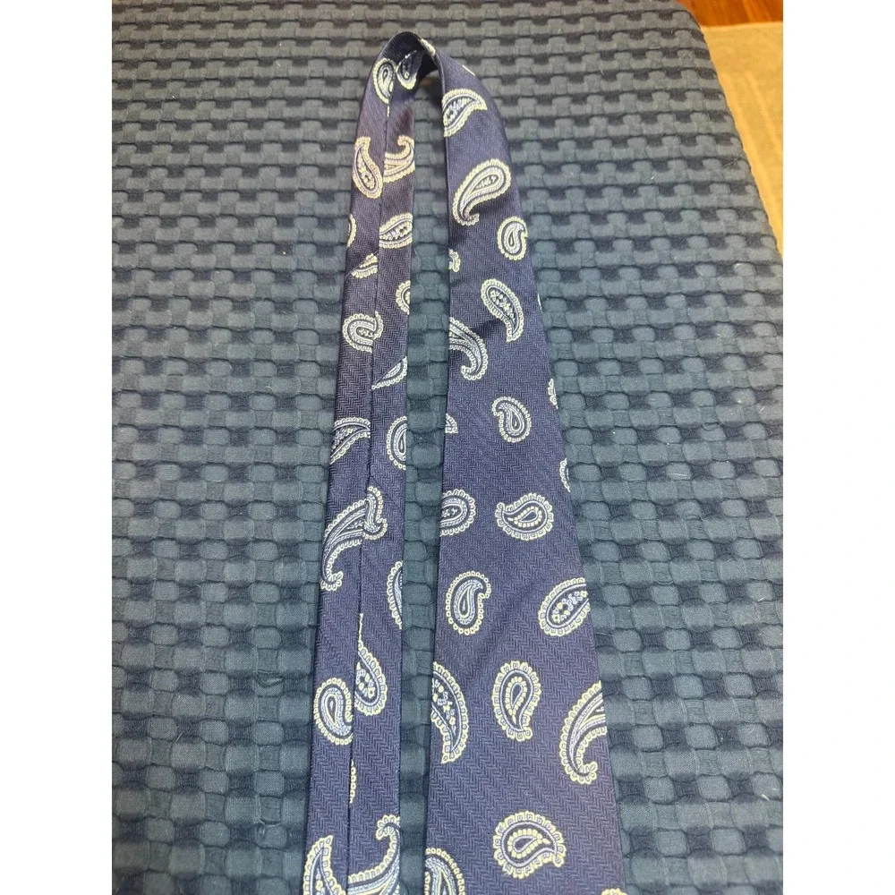 JOS. A. BANK Executive Collection 100% Silk Tie Designer Blue Paisley Pattern